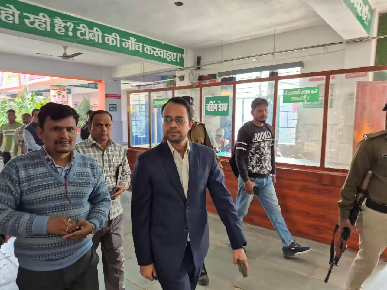 जिलाधिकारी ने मांझी प्रखंड का किया औचक निरीक्षण