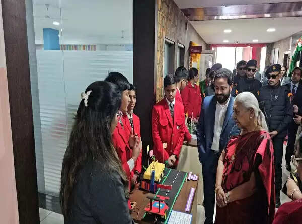 पुस्तकालय विद्यार्थियों के बौद्धिक विकास की दिशा में एक महत्वपूर्ण पहल : राज्यपाल आनंदीबेन पटेल