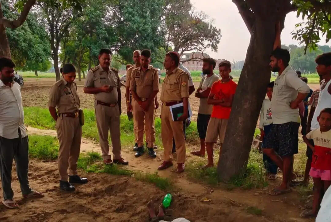 युवती का शव आम के पेड़ से लटका मिला
