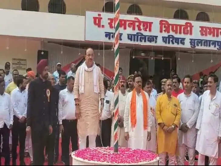 पचपन साल का व्यक्ति जींस पहनने से युवा नहीं हाे सकता : दिनेश प्रताप सिंह