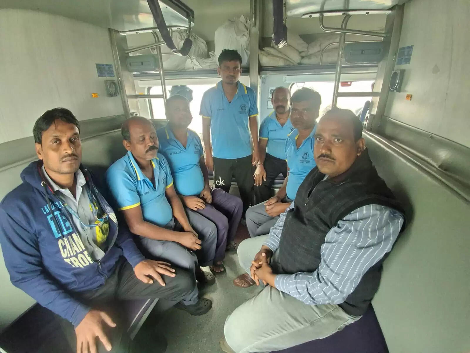 खड़गपुर मंडल की बड़ी कार्रवाई, अवैध पैक्ड पानी जब्त