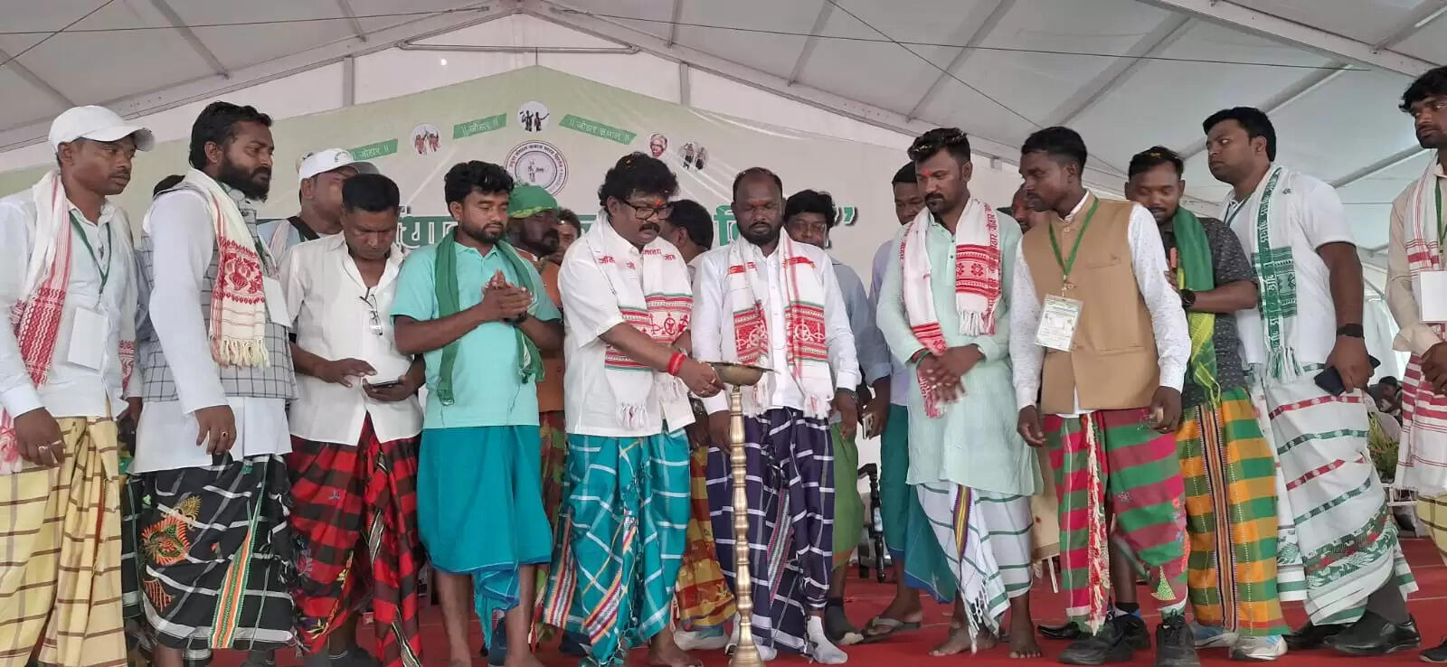 समाजिक कुरीतियों को मिटाकर अपने बच्चों को बनाएं शिक्षित : विनोद