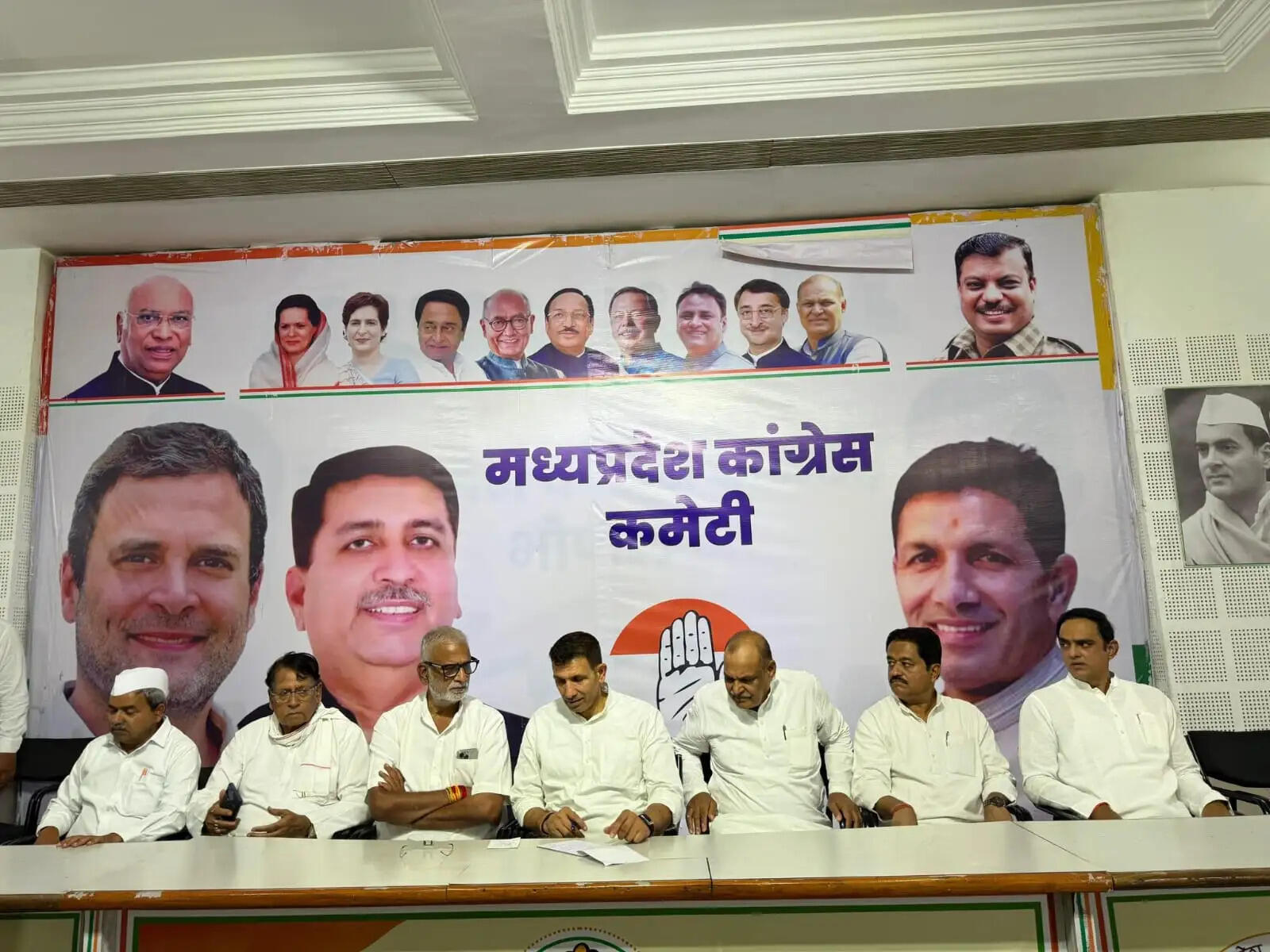 राजीव गांधी की पुण्यतिथि पर कांग्रेस ने दी श्रद्धांजलि, लोकतंत्र और सामाजिक सौहार्द पर हुई चर्चा