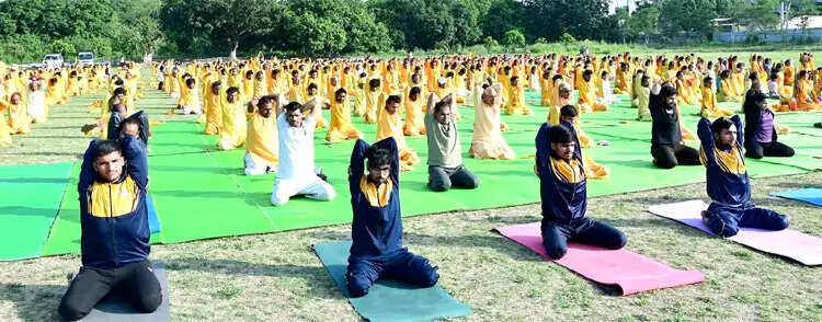 देसंविवि में अंतर्राष्ट्रीय योग शकॉमन योग प्रोटोकॉल के तहत सामूहिक योगाभ्यास