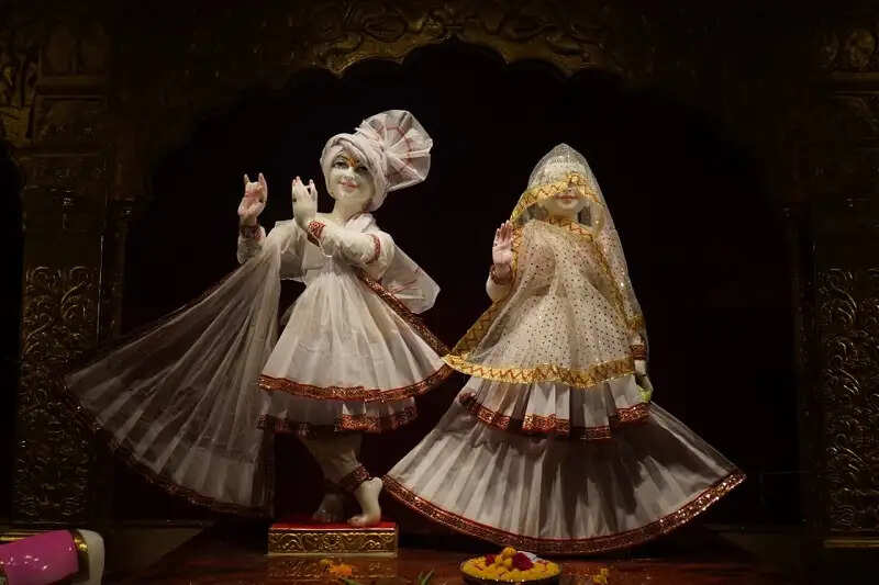 कुबेरेश्वरधामः प्राण प्रतिष्ठा के बाद श्रद्धालुओं के लिए खुला मुरली मनोहर मंदिर, दर्शन को पहुंचे हजारों श्रद्धालु