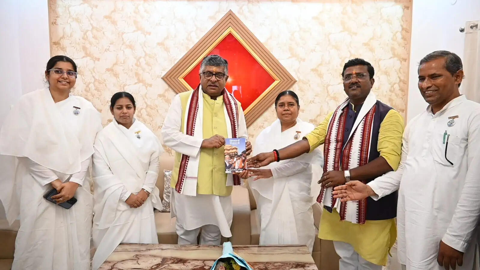 सांसद रविशंकर प्रसाद ने मोदी सरकार के 12 वर्ष पूरे होने को लेकर किया जनसम्पर्क