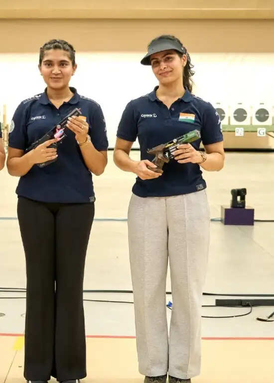 हांगझोउ विश्व कप निशानेबाजी: ईशा सिंह ने जीता स्वर्ण, मनु भाकर ने कांस्य पर साधा निशाना