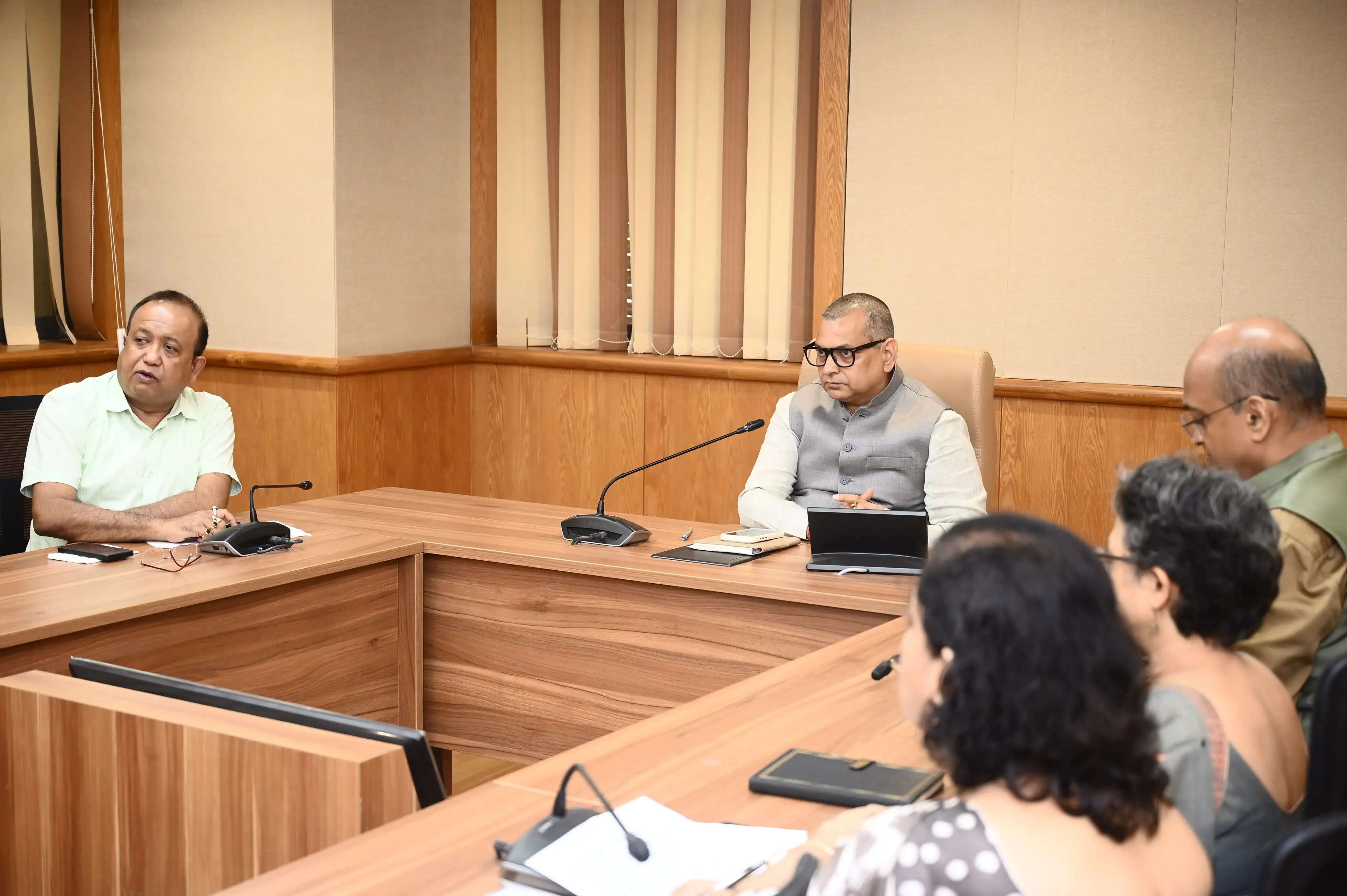 एनएफएसए लाभार्थियों को मसूर दाल और चीनी वितरण की तैयारियों की मंत्री कौशिक राय ने की समीक्षा