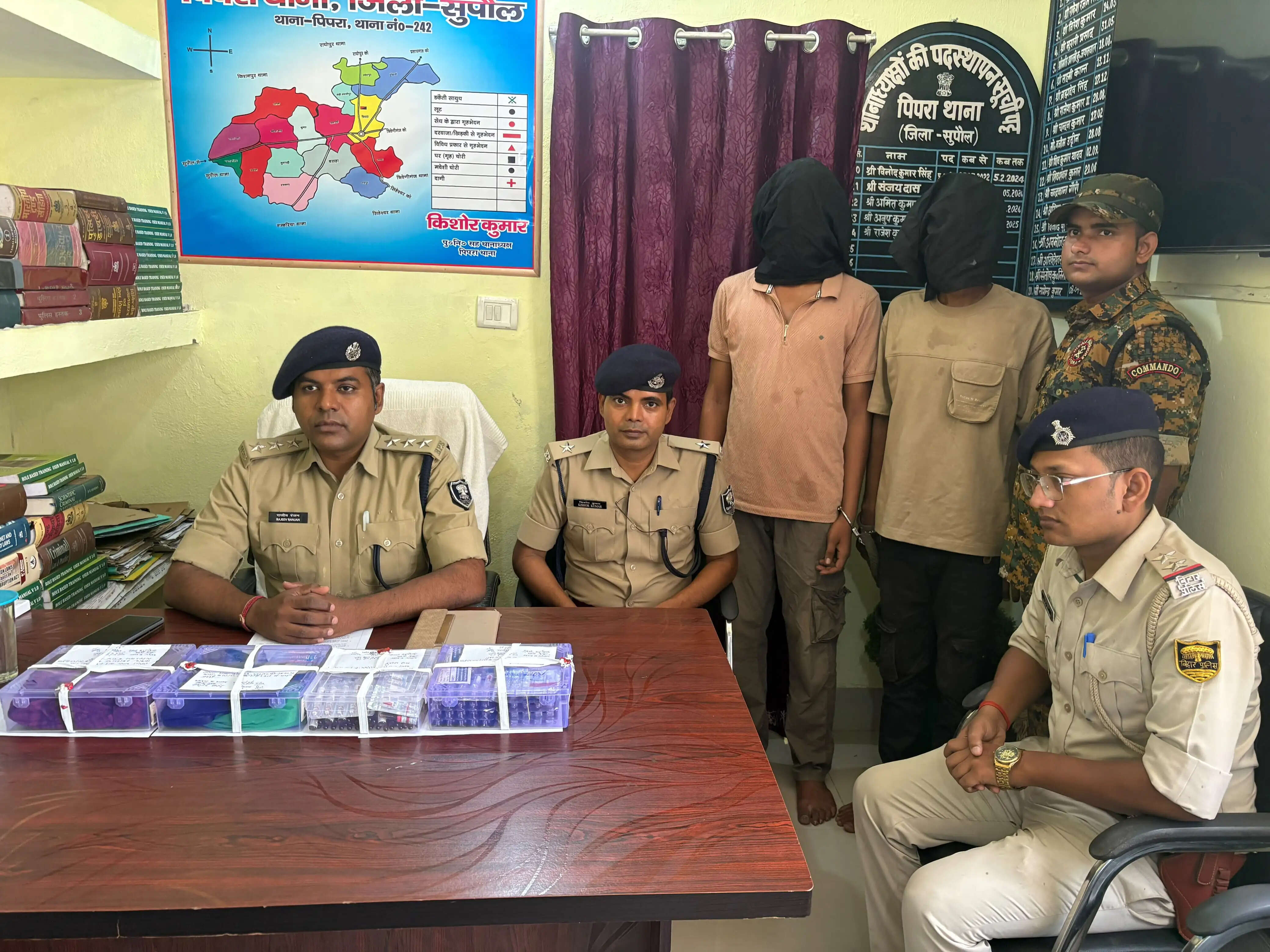 227 प्रतिबंधित नशीले इंजेक्शन के साथ दो गिरफ्तार