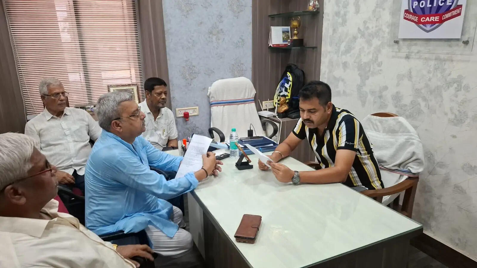 पुलिस पर तृणमूल नेताओं को निशाना बनाने का आरोप, कल्याण बनर्जी ने थाना प्रभारी को सौंपी लिखित शिकायत