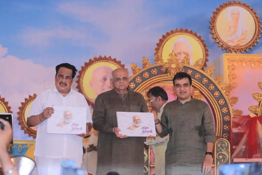 सूरत में आचार्य यशोवर्मसूरिश्वरजी के पदप्रदान समारोह में शामिल हुए भूपेंद्र पटेल