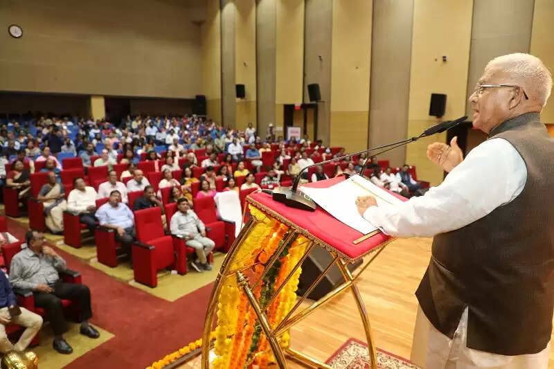 राज्य स्थापना दिवस से साकार होती है एक भारत श्रेष्ठ भारत की परिकल्पना: राज्यपाल पटेल