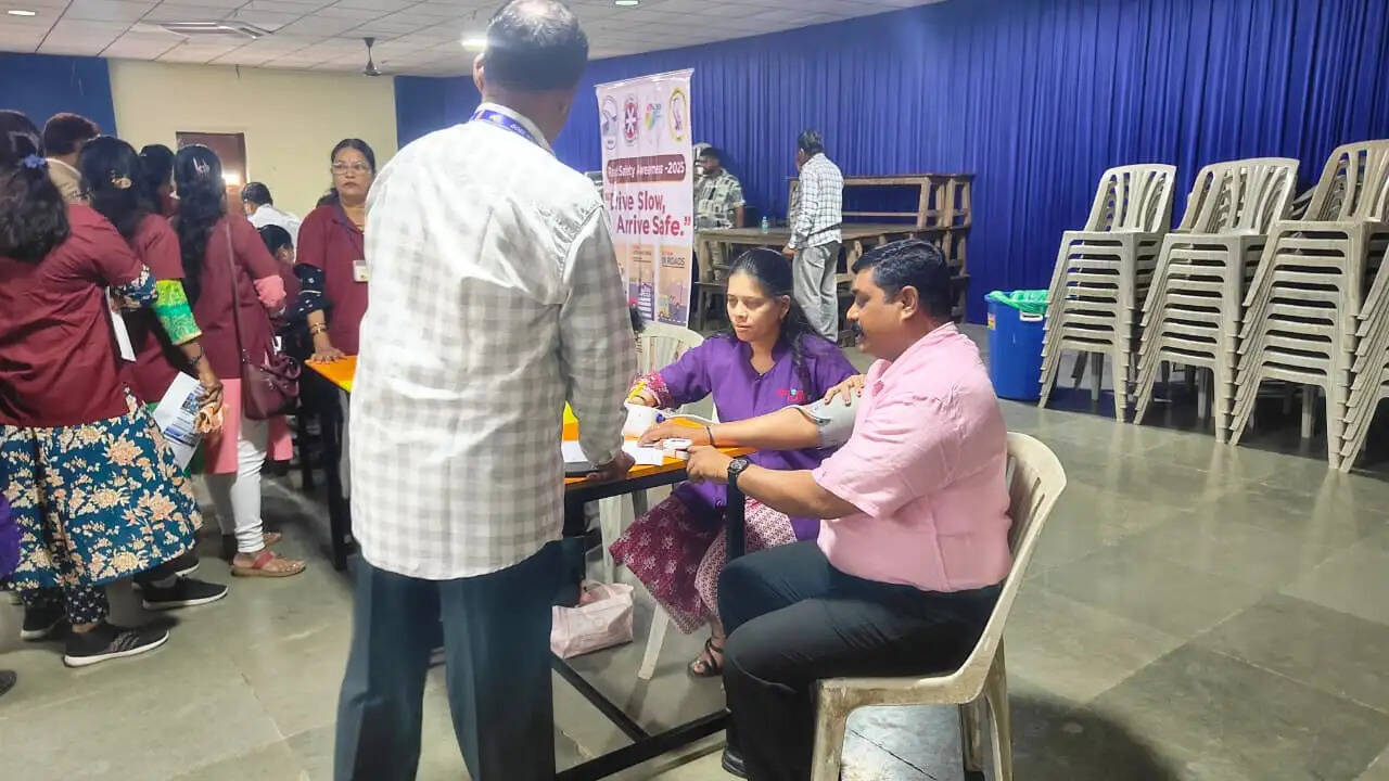 हादसों पर,ठाणे में स्कूल वाहन चालकों के तनाव मुक्ति हेतू शिविर