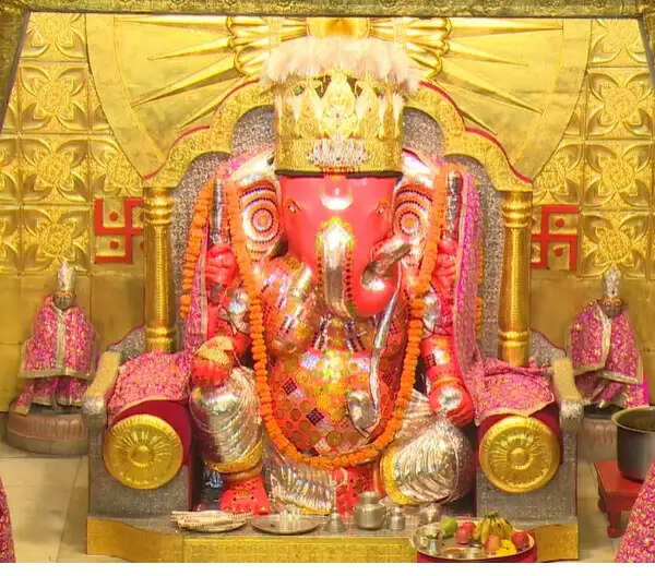 मोती डूंगरी गणेश मंदिर में सिंजारा की मेहंदी के लिए उमड़ा जनसैलाब