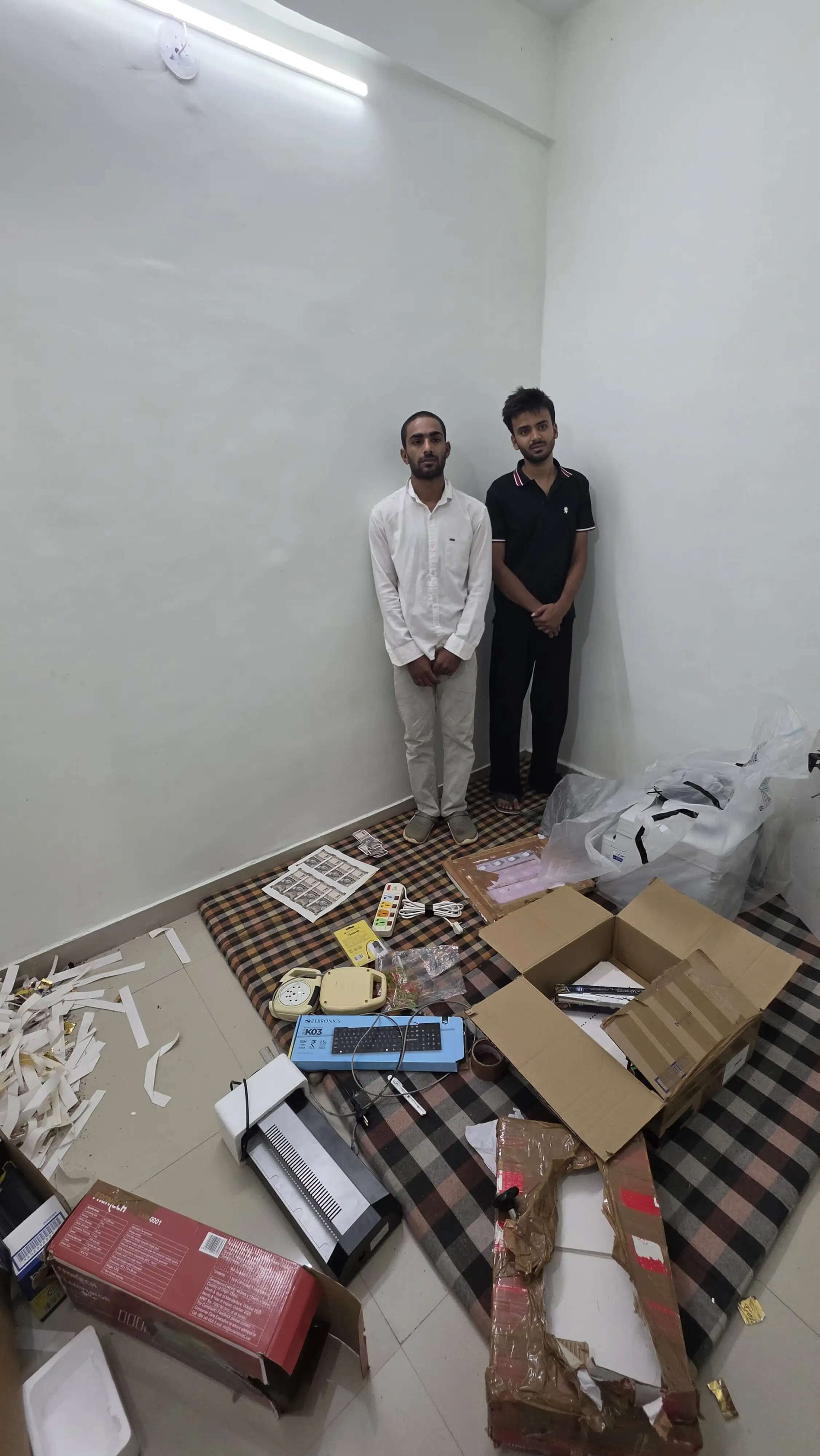 4.95 लाख के नकली नोटों के साथ गिरोह का पर्दाफाश, दो गिरफ्तार