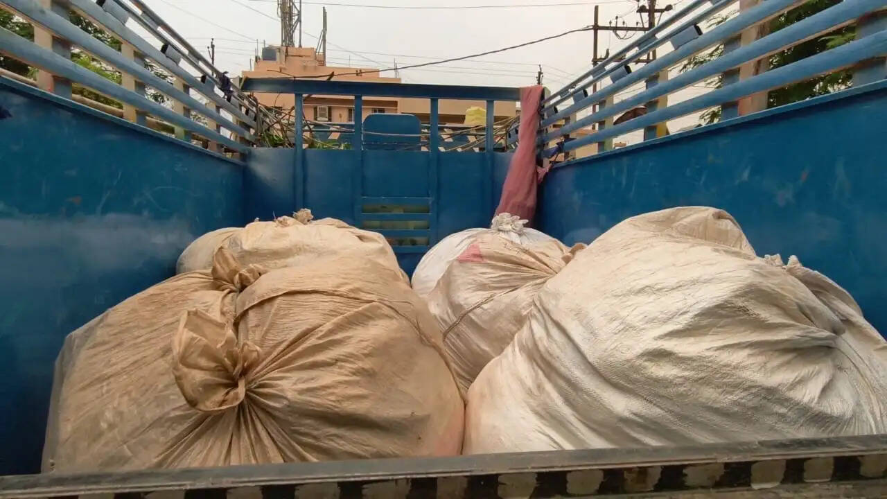 अंतरराज्यीय चोर गिरोह गिरफ्तार, कपड़ा दुकान में&nbsp;की थी चोरी