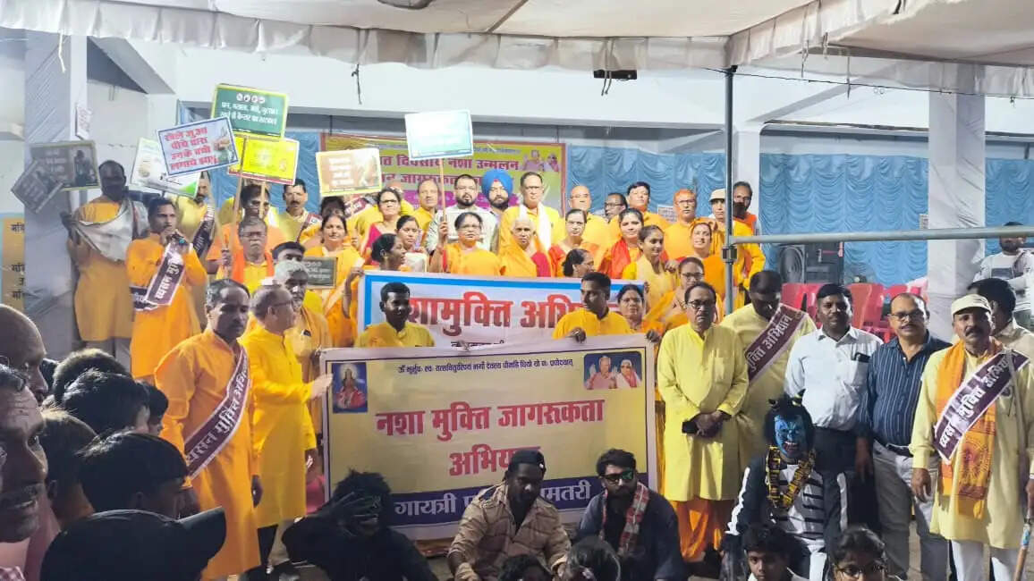 गायत्री परिवार का समाज निर्माण में महत्वपूर्ण योगदान : कलेक्टर अविनाश मिश्रा