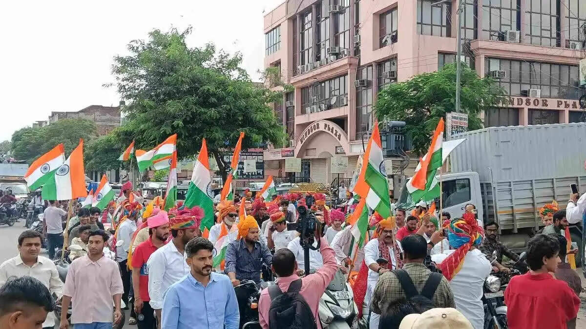 कांग्रेस अल्पसंख्यक विभाग ने तिरंगा यात्रा निकाल दिया लोकतंत्र बचाने का संदेश
