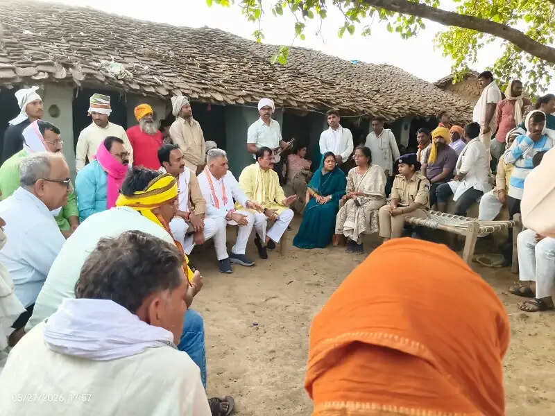 पन्नाः मंत्री परमार ने कुआं हादसे में दिवंगत श्रमिकों के परिजन से की भेंट