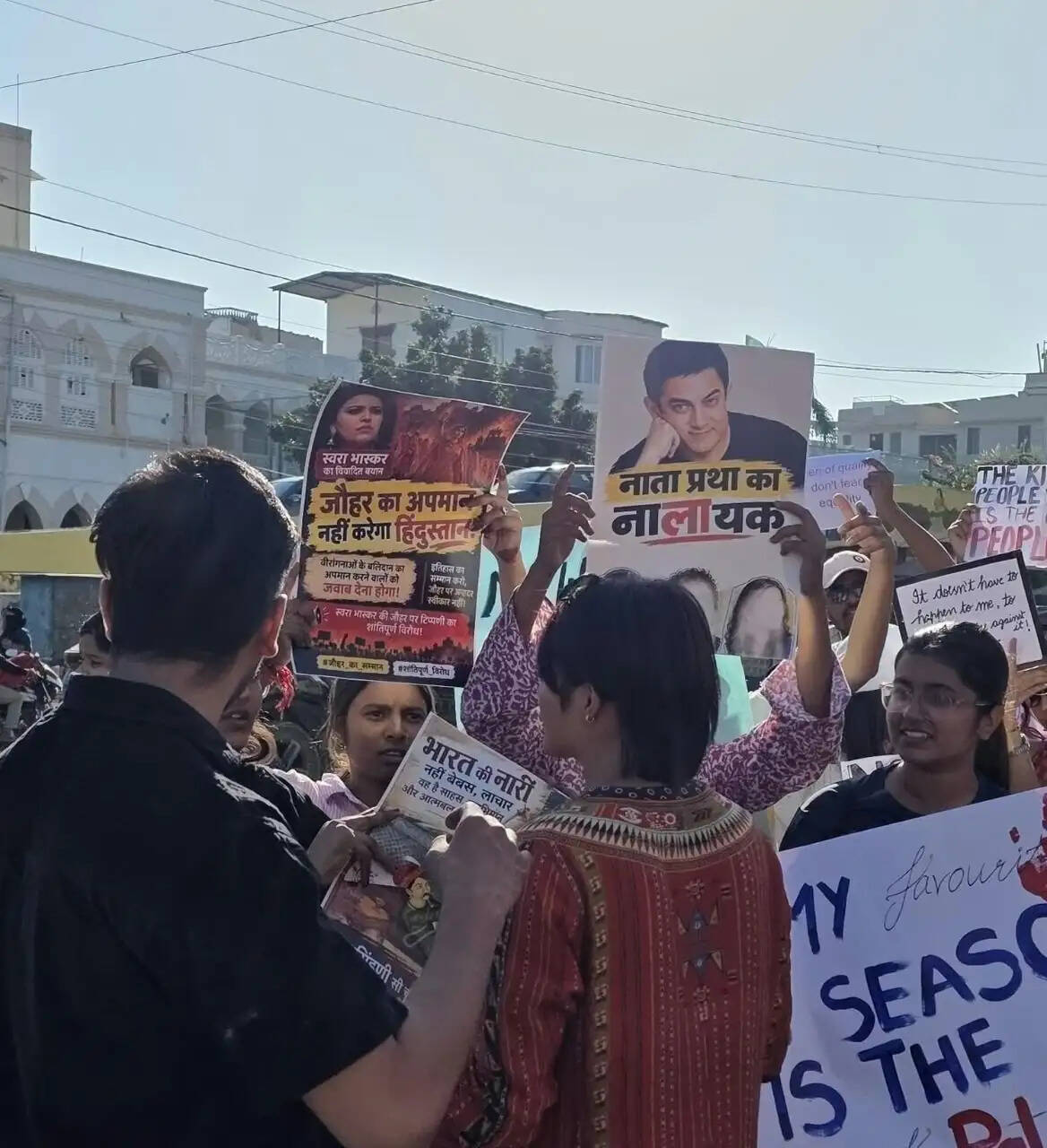 उदयपुर महिला अधिकार मंच की युवतियों से सीजेपी कार्यकर्ता ने की धक्का-मुक्की, पोस्टर छीने