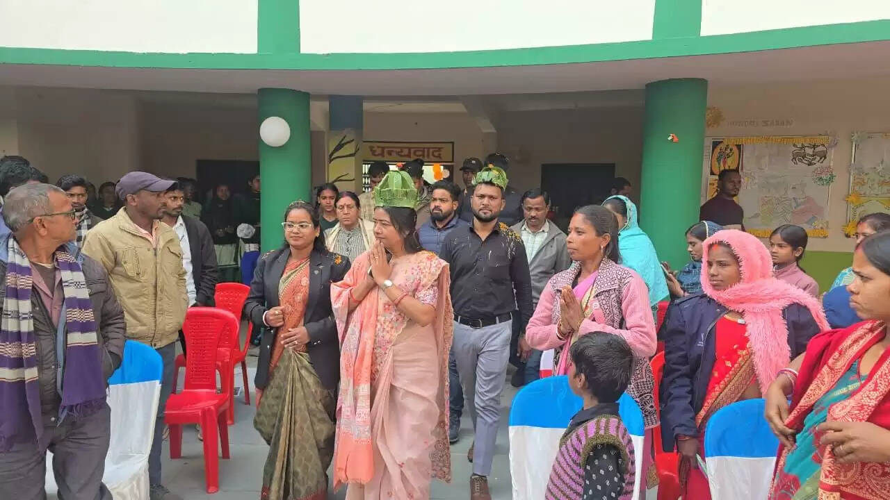 शिक्षक–अभिभावक बैठक में शामिल हुई विधायक