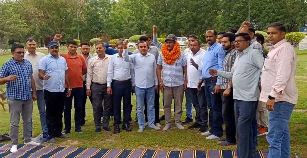 हिसार : हठधर्मिता छोडक़र कर्मचारियों की जायज मांगों को पूरा करें एमडी : रवि प्रकाश