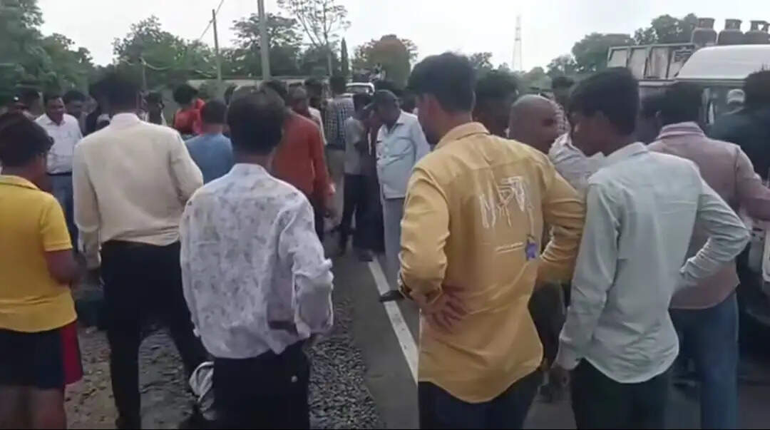 राजगढ़ः तेज रफ्तार स्कॉर्पियो ने बाइक को मारी टक्कर, पति-पत्नी समेत 4 घायल