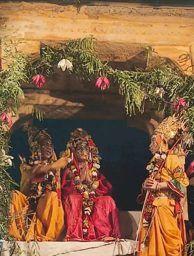 रामनगर की विश्वप्रसिद्ध रामलीला में भगवान राम ने जयंत के एक नेत्र को किया भंग