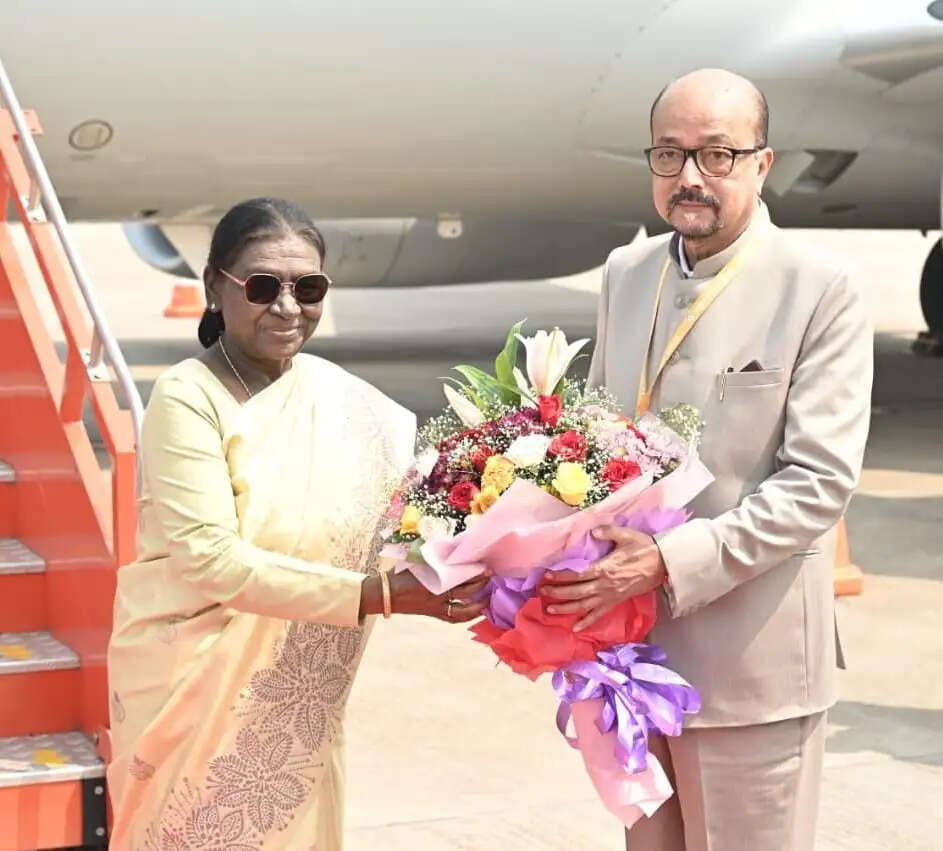 राष्ट्रपति मुर्मु दो दिवसीय छत्तीसगढ़ प्रवास पर रायपुर पहुंचीं