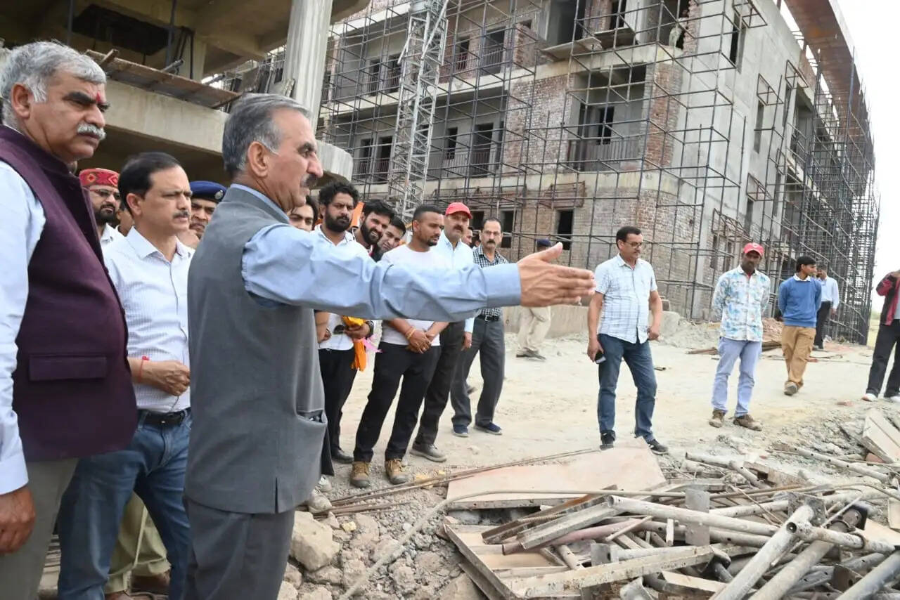 मुख्यमंत्री ने लुथान स्थित निर्माणाधीन सुख आश्रय परिसर का किया निरीक्षण