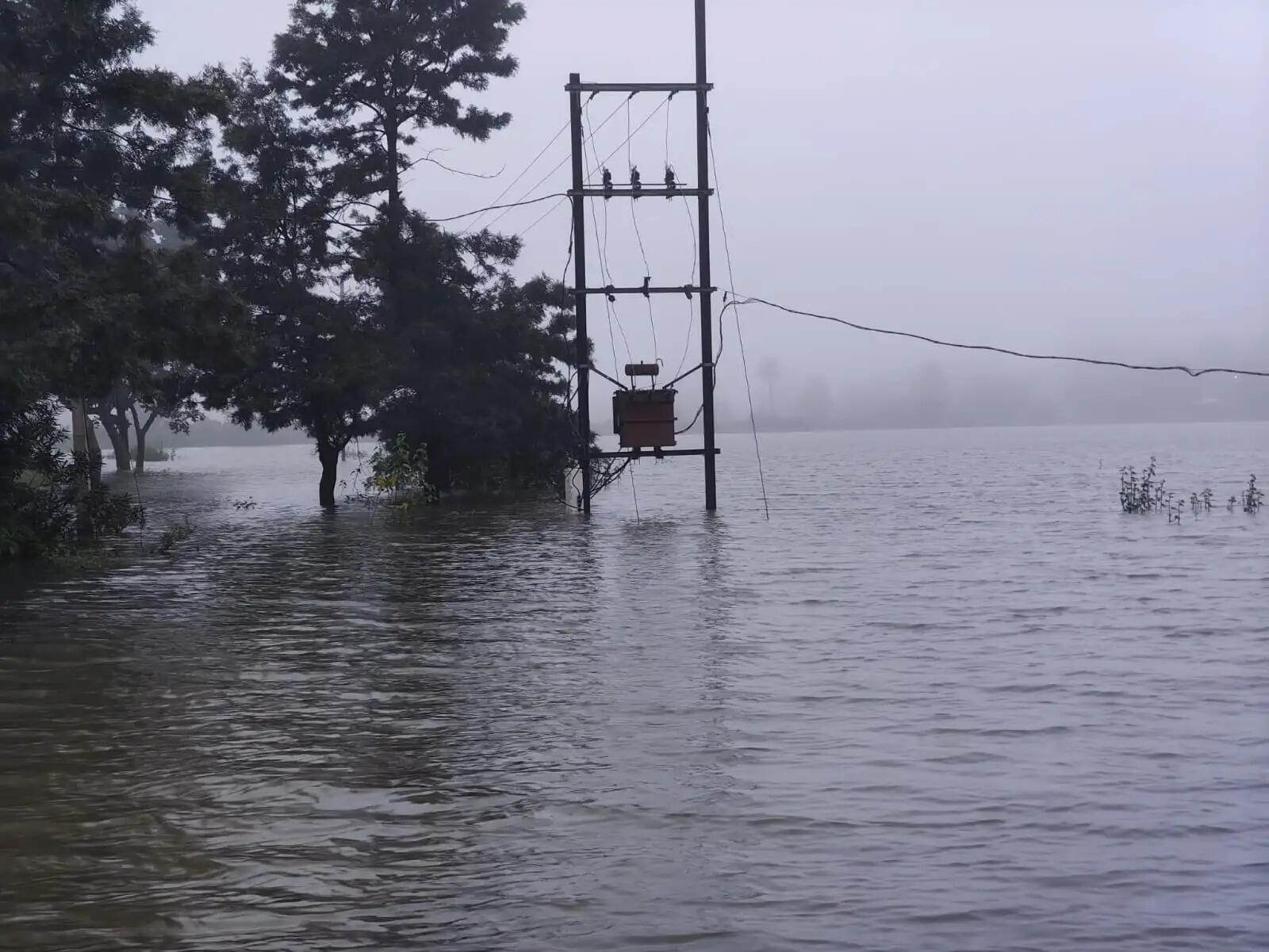 अनूपपुर: अमरकंटक में औसत से ज्यादा बारिश, बायपास में गायत्री सरोवर का पानी 3 फीट सड़क पर