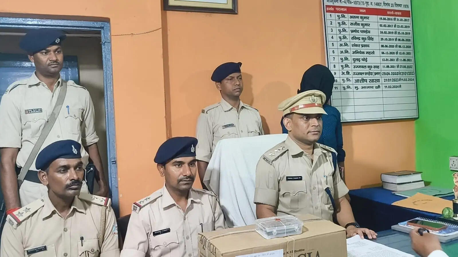 बीएसएल प्लांट के गेट से गांजा बेचते युवक गिरफ्तार