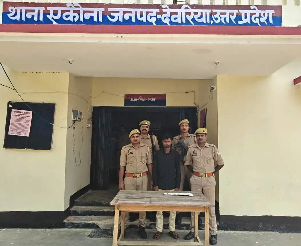 देवरिया में सोशल मीडिया पर अवैध असलहे का वीडियो डालने वाला युवक गिरफ्तार