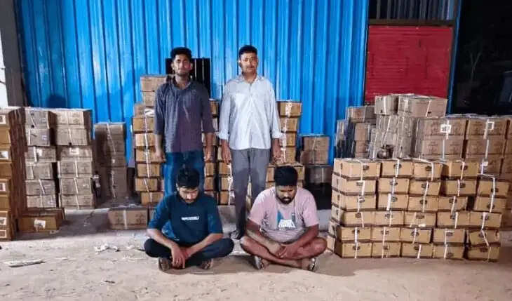 नारनौल : 376 पेटी अवैध शराब से भरा कैंटर पकड़ा