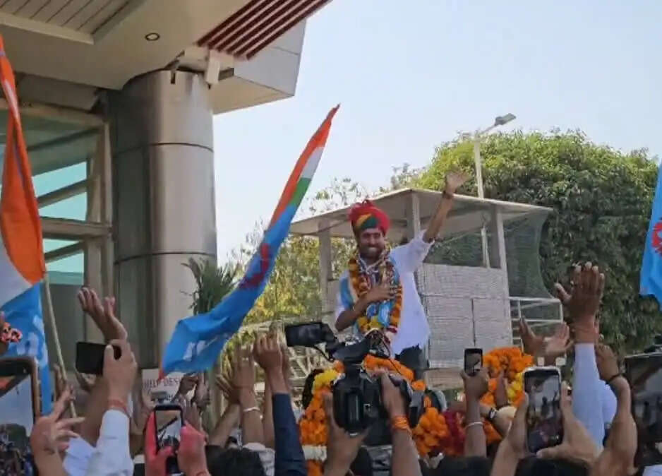 एनएसयूआई के राष्ट्रीय अध्यक्ष विनोद जाखड़ का जयपुर में भव्य स्वागत