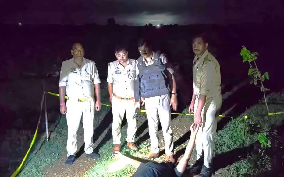 पुलिस मुठभेड़ में 25 हजार का इनामी गाै-तस्कर घायल, गिरफ्तार