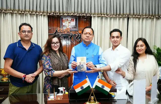 मुख्यमंत्री ने जसपाल राणा पर लिखी पुस्तक का विमोचन किया