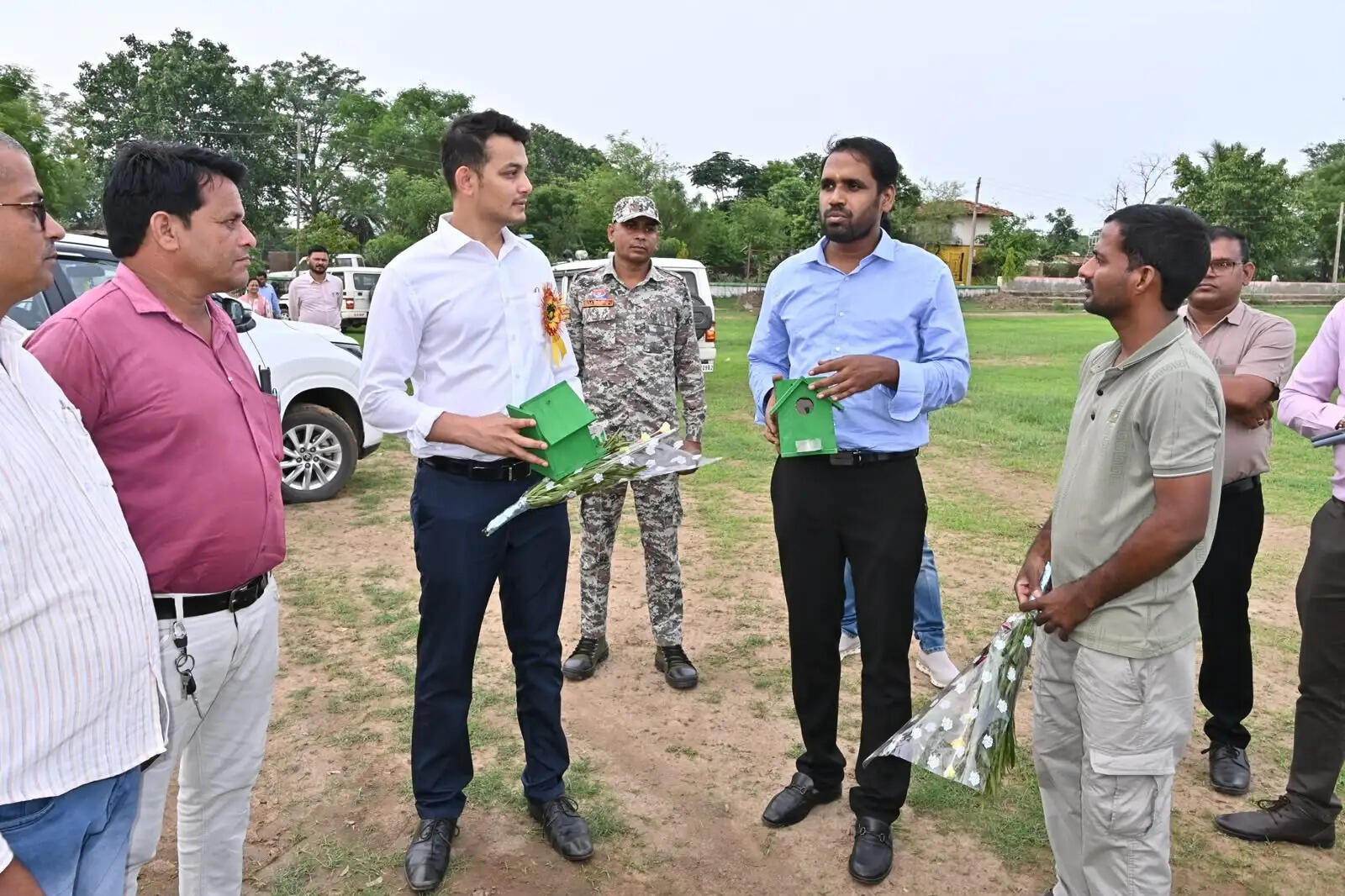 गौरैया संरक्षण की मिसाल बना मंदरौद, कलेक्टर ने समाजसेवी मोहन साहू के अभियान को सराहा