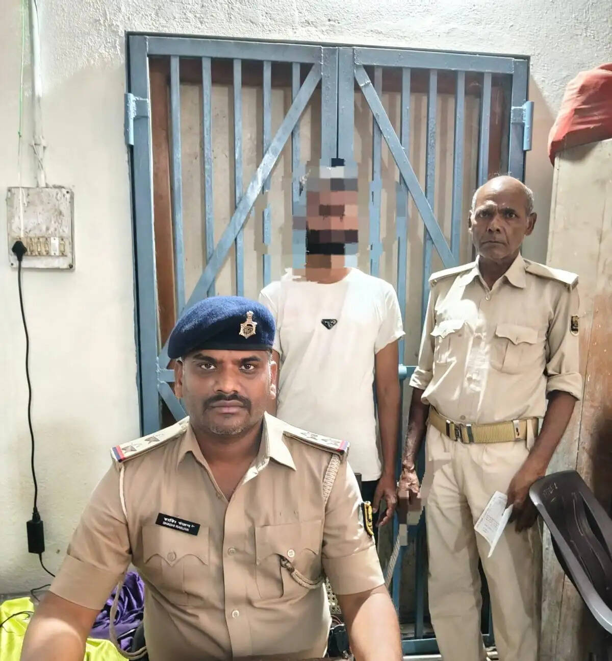 ओवरब्रिज के नीचे सज रही थी नशे की मंडी, 16 ग्राम स्मैक संग तस्कर गिरफ्तार