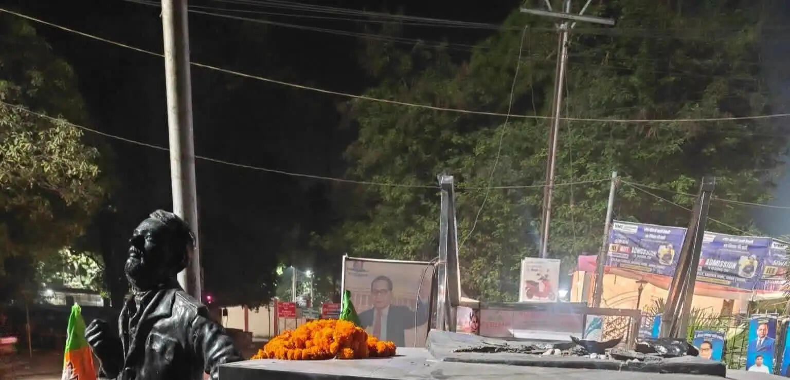 सीवान में तनाव की साजिश नाकाम! जेएनयू नेता चंदू की प्रतिमा तोड़ी, पुलिस अलर्ट