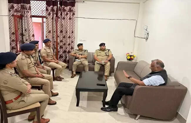 चारधाम यात्रा को लेकर एडीजी ने की समीक्षा, सुरक्षा व यातायात प्रबंधन के सख्त निर्देश