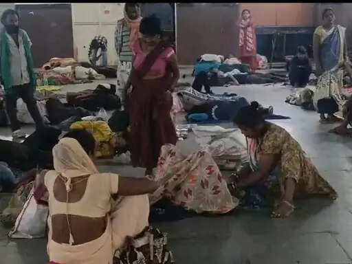 सतना रेलवे स्टेशन के प्रतीक्षालय में महिला ने दिया बच्चे को जन्म,&nbsp;समय पर नहीं पहुंची एम्बुलेंस, स्वास्थ्य व्यवस्था पर उठे सवाल