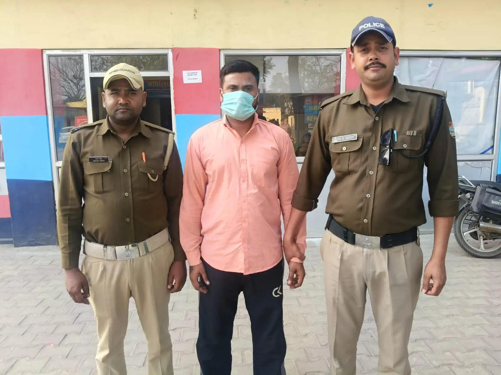 दिल्ली का हिस्ट्रीशीटर चाकू के साथ गिरफ्तार