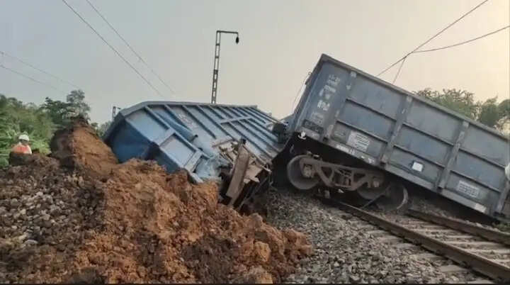 नारायणगढ़ में कोयला लदी मालगाड़ी के डिब्बे पटरी से उतरे