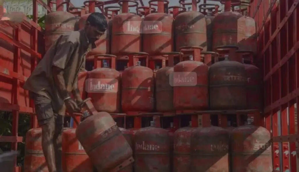 पेट्रोल-डीजल और एलपीजी आपूर्ति पर योगी सरकार सख्त, पूरे प्रदेश में ताबड़तोड़ कार्रवाई