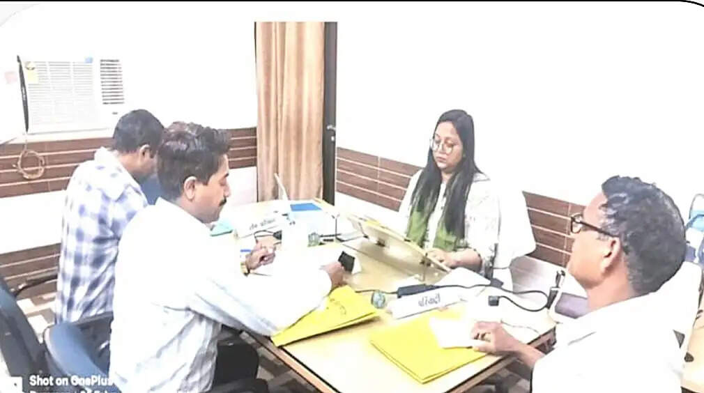 महीनों से भूमि ऑनलाइन दर्ज कराने के लिए परेशान महिला को मिली राहत, लोक शिकायत में हुआ समाधान