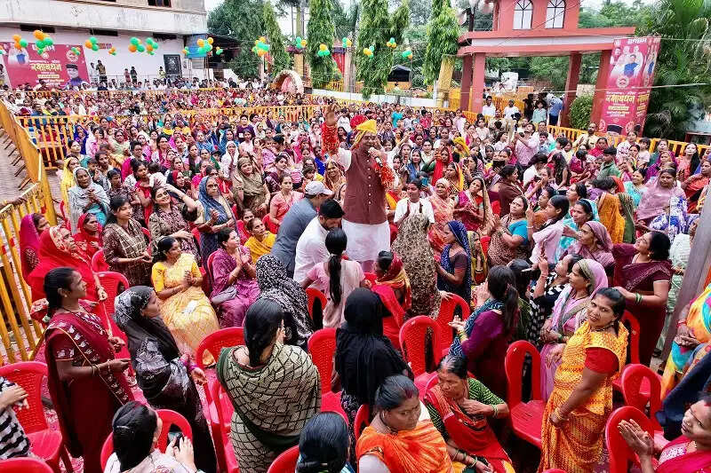 भोपालः नरेला रक्षाबंधन महोत्सव के दूसरा दिन 36 हज़ार 854 बहनों ने मंत्री सारंग को बांधी राखी