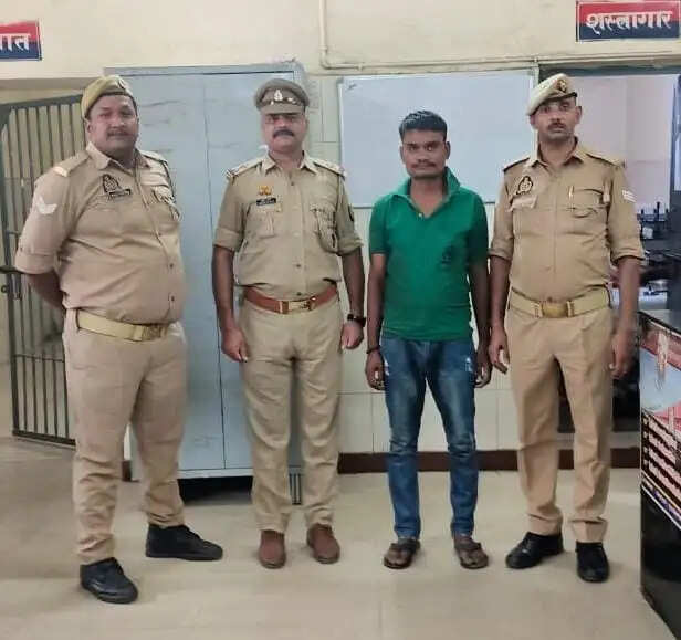 जीआरपी ने लंबे समय से फरार आरोपित को किया गिरफ्तार