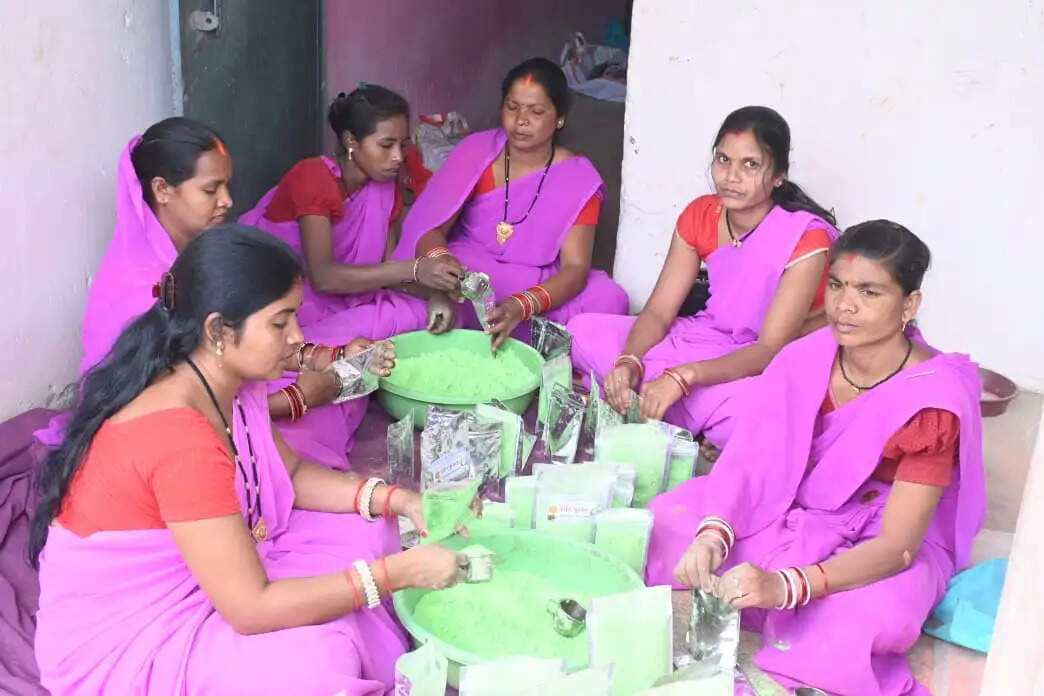 गरियाबंद&nbsp;का&nbsp;हर्बल गुलाल&nbsp; : इस बार प्राकृतिक रंगों से रंगीन होगी होली