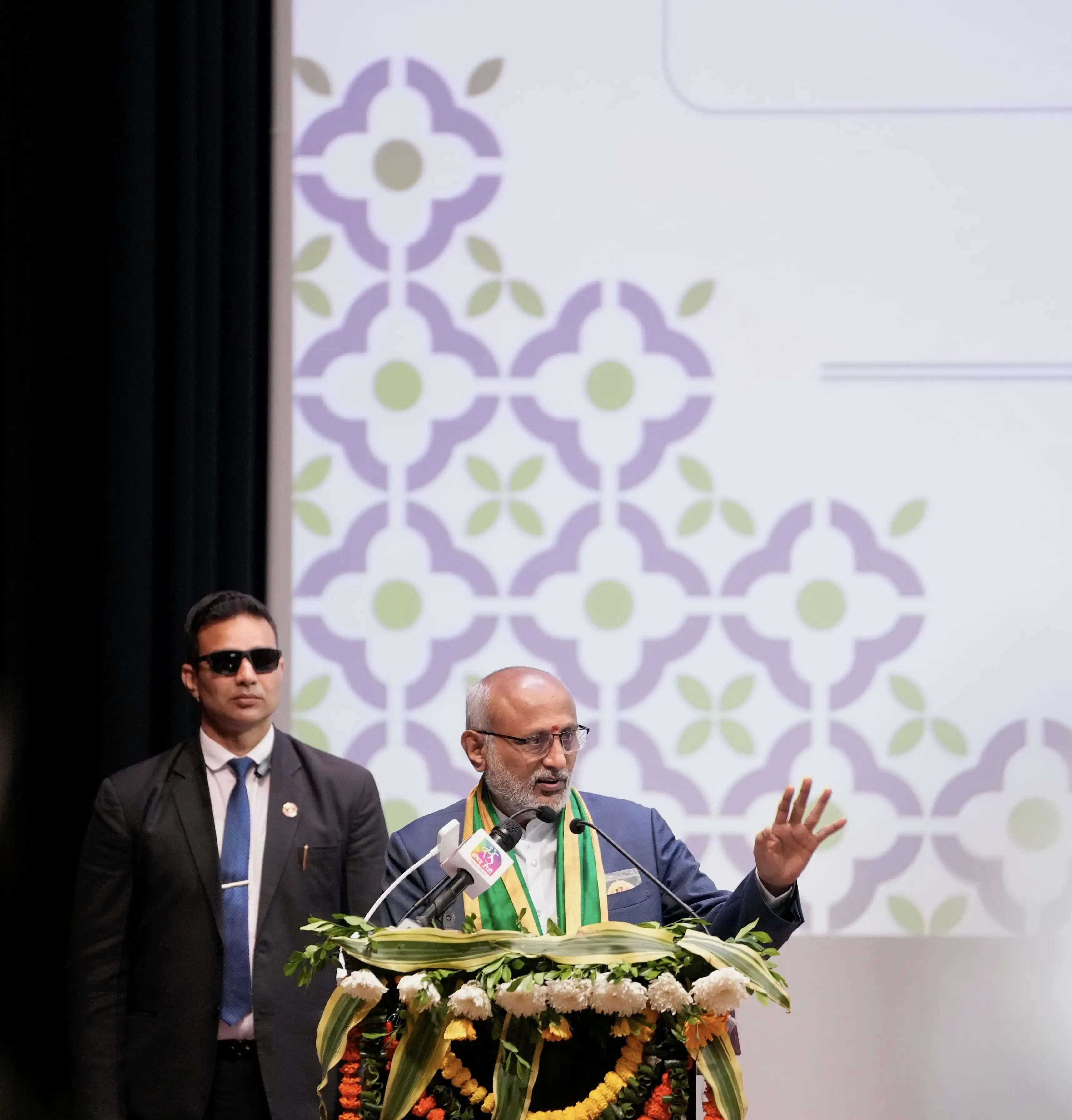 प्रबंधन शिक्षा को बोर्डरूम और बैलेंस शीट से बढ़ना चाहिए आगे : उपराष्ट्रपति